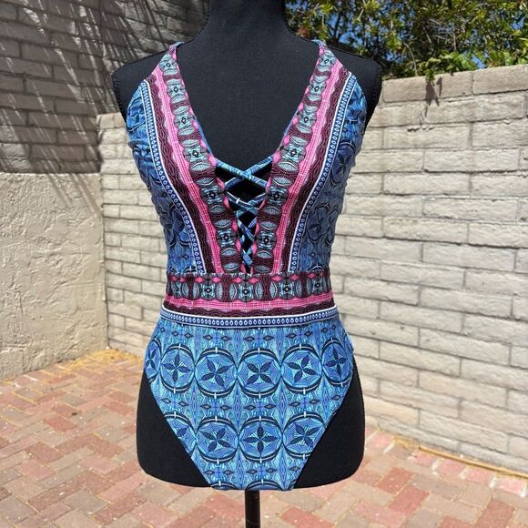 La Blanca Realist Printed Criss Cross Swimsuit 8 - Picture 3 of 10